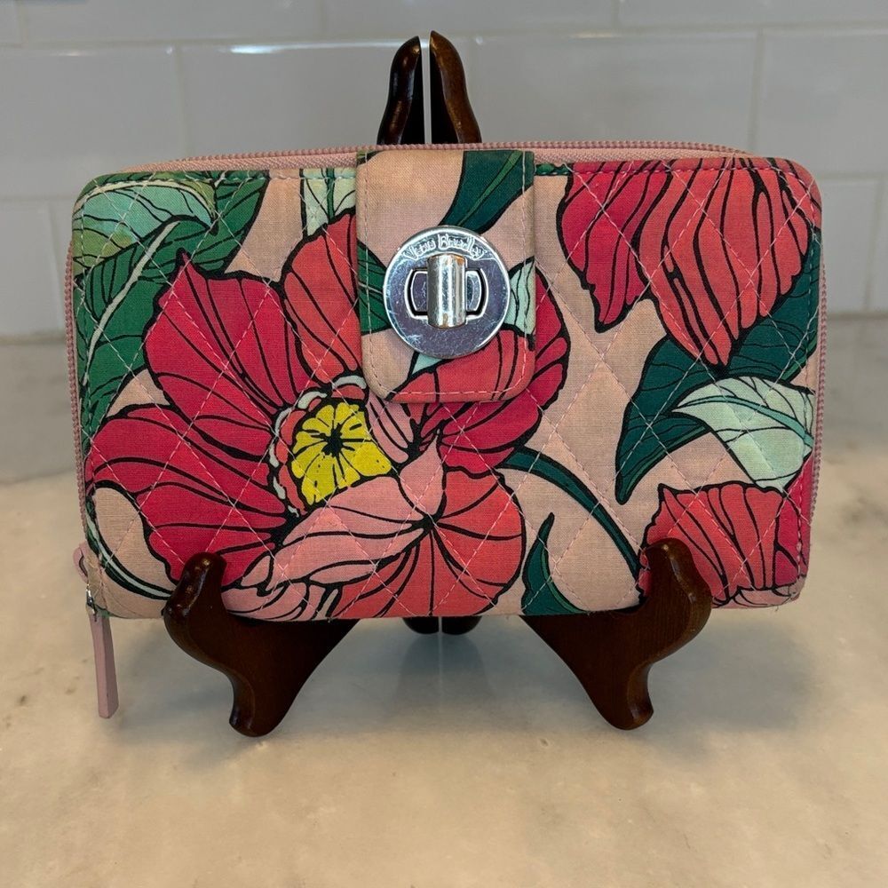 Vera Bradley Iconic RFID Turnlock Wallet Quilted Cotton Vintage Floral